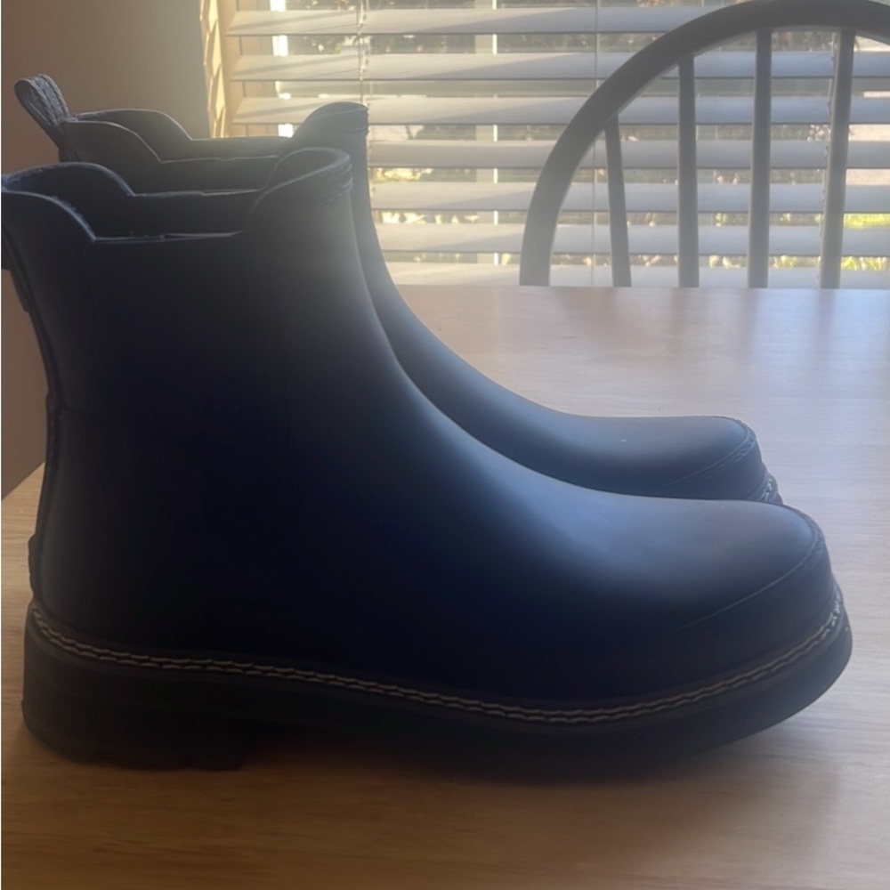 Hunter stitched Chelsea ankle boots-size 9